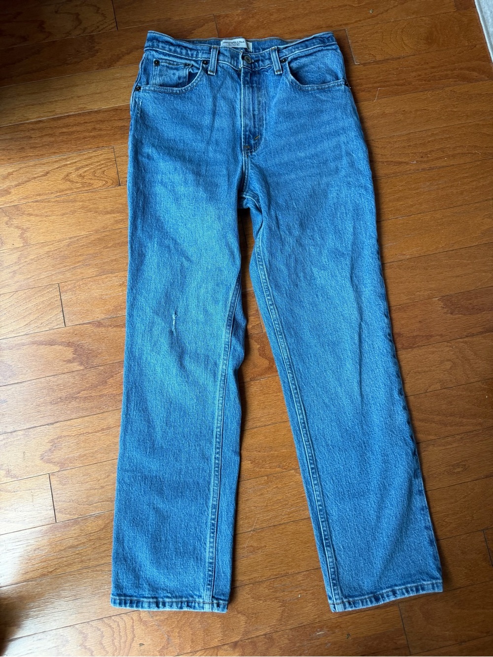 Abercrombie Curve Love ’90s Relaxed Jeans 26/2S High Rise Light Wash Raw Hem